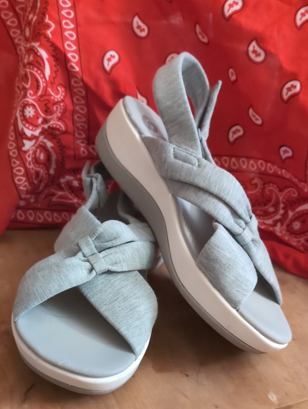Cloudsteppers by Clarks Light Gray Knotted Slingback Sandals